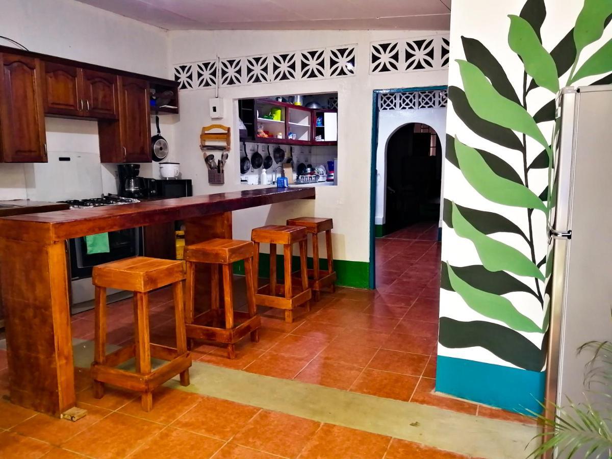 Hostal El Rio León Extérieur photo