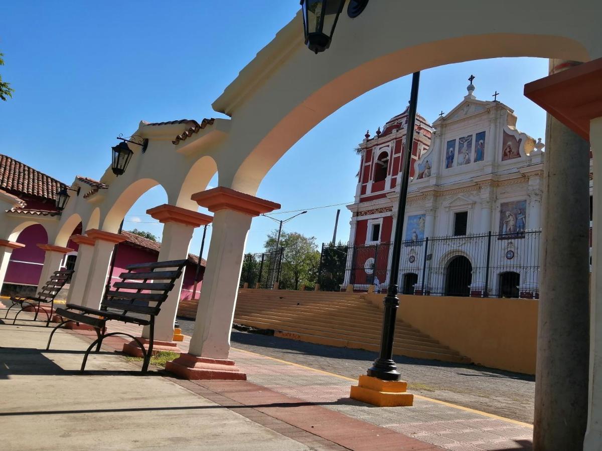 Hostal El Rio León Extérieur photo