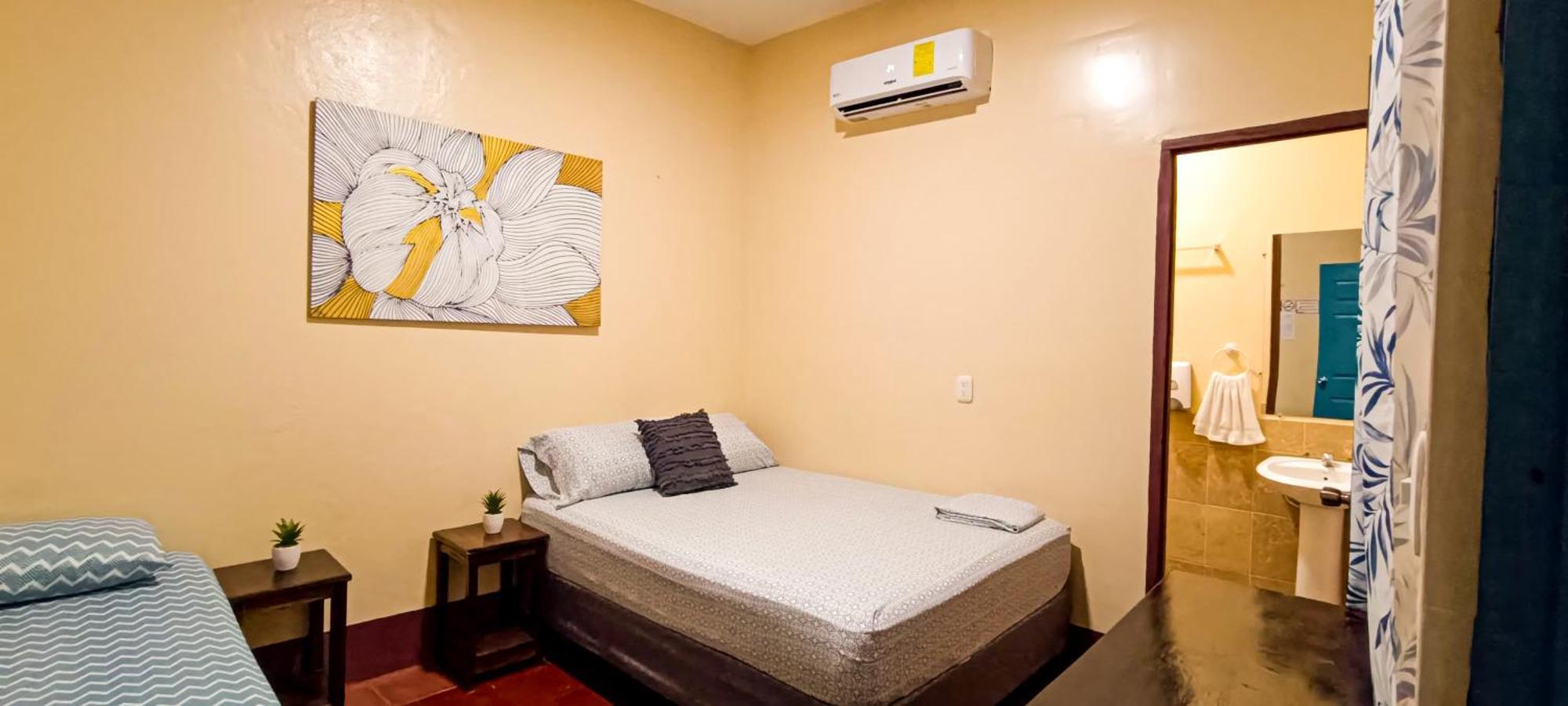 Hostal El Rio León Extérieur photo