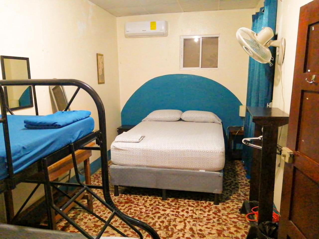Hostal El Rio León Extérieur photo