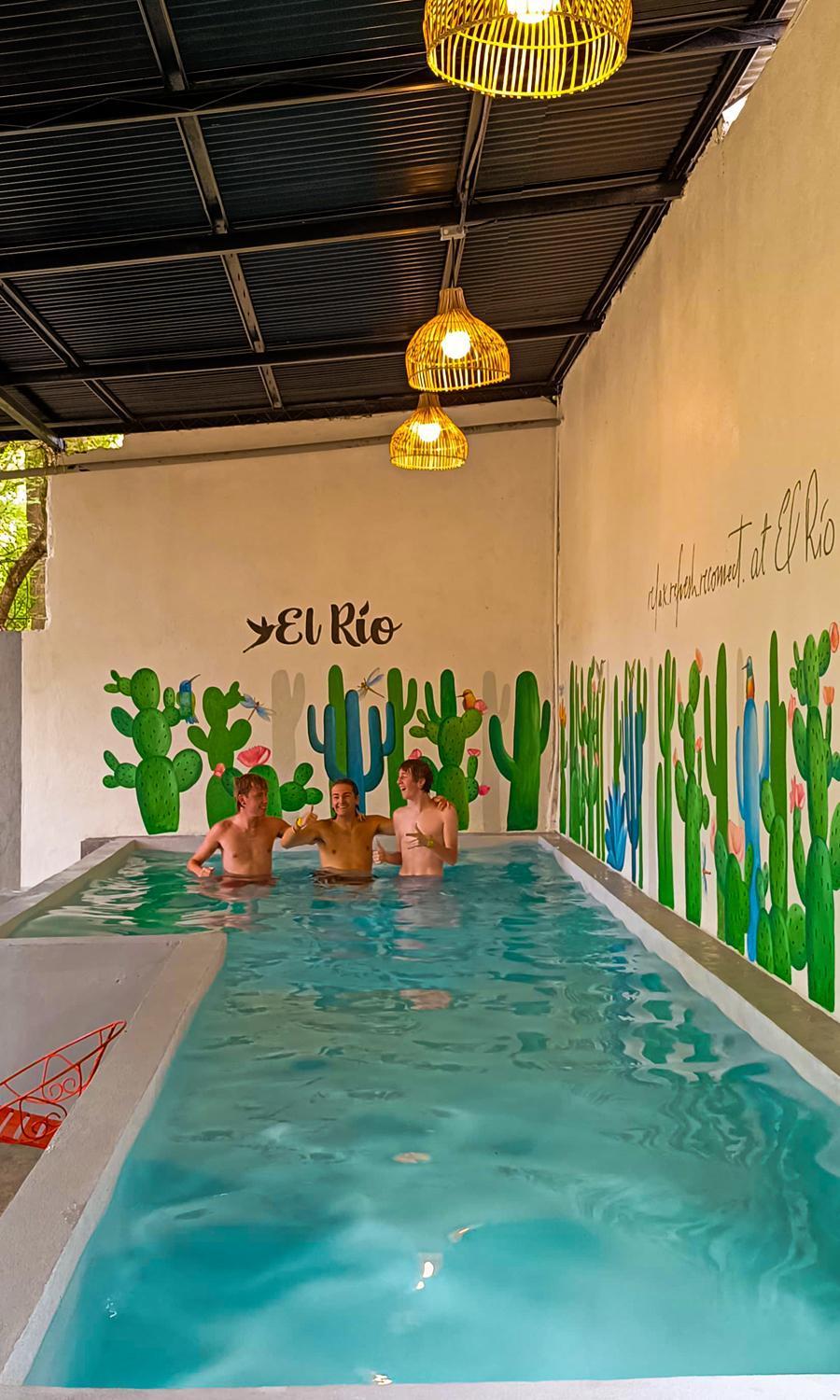 Hostal El Rio León Extérieur photo