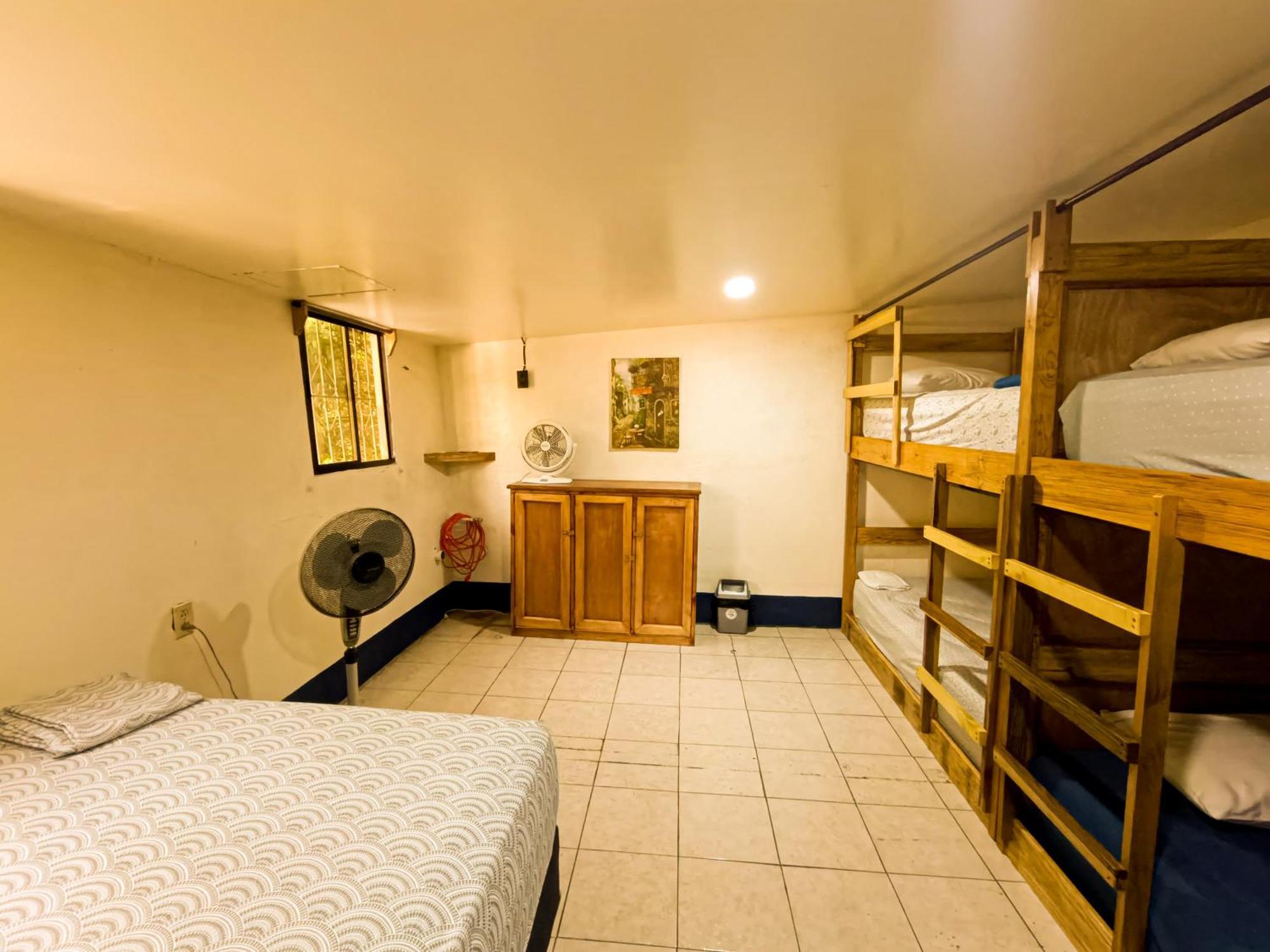 Hostal El Rio León Extérieur photo