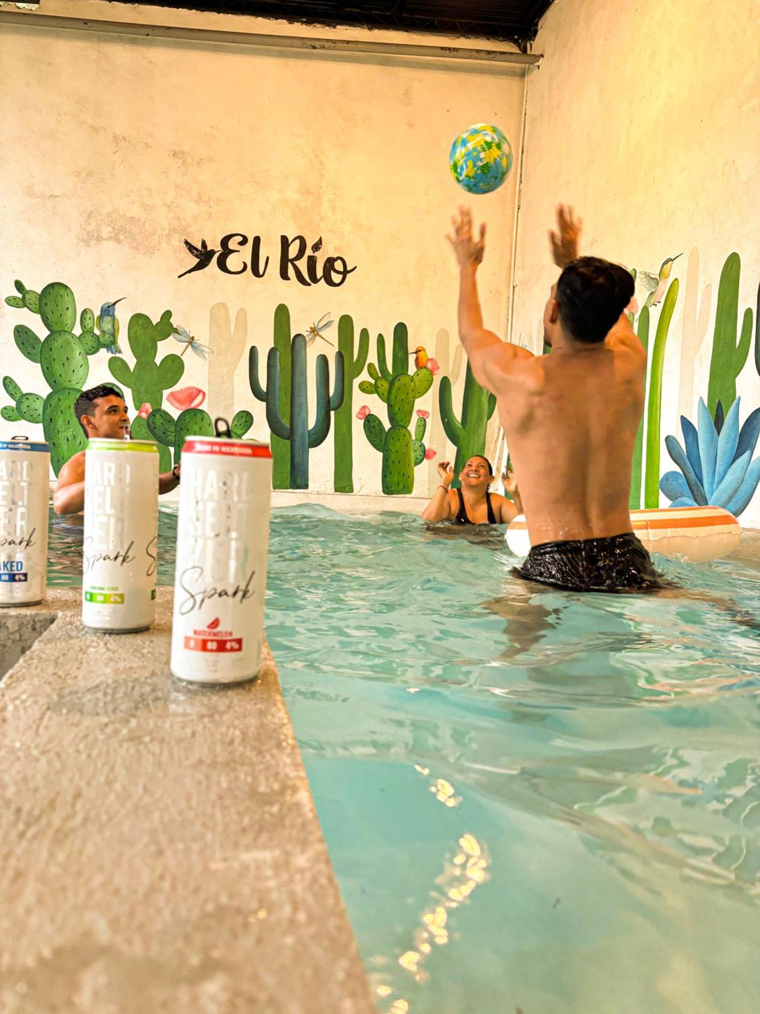 Hostal El Rio León Extérieur photo